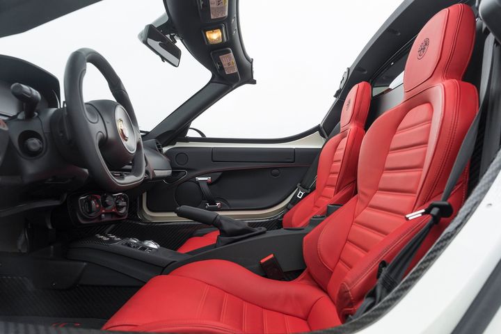 2016-alfa-romeo-4c-spider-interior-seats.jpg