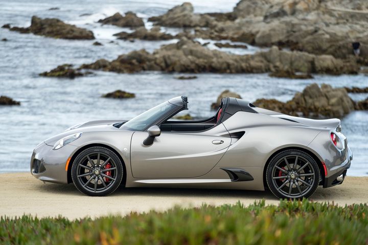 2016-alfa-romeo-4c-spider-side.jpg