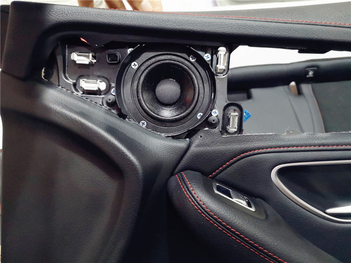 西安上尚奔驰GLC改装德国RS贵族三分频音响 汽车隔音降噪
