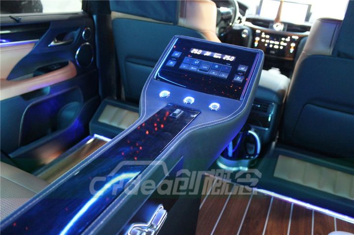 深圳雷克萨斯LX570加装多功能航空座椅柚木地板