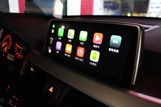 宝马X1升级carplay carlife手机互联原厂大屏前后记录仪