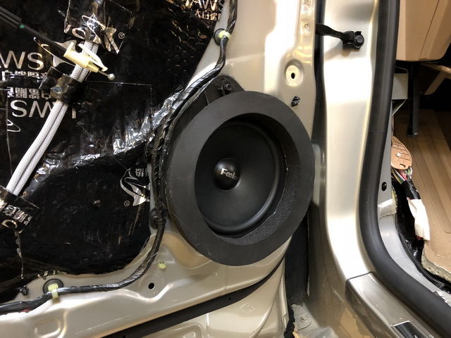 6，改装技师还特意为声场喇叭添加了丽音圈以提升汽车音响的效果.JPG.jpg