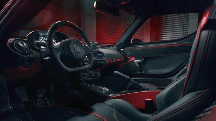 Pogea-Racing-Alfa-Romeo-4C-interior.jpg