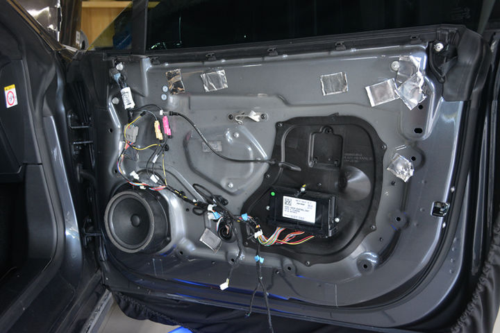 重金打造，极致音效！特斯拉Model S改装法国劲浪乌托邦音响