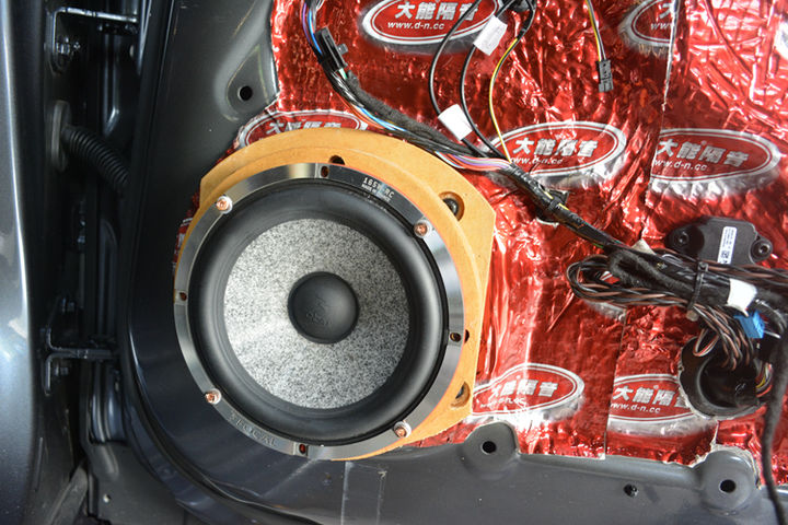 重金打造，极致音效！特斯拉Model S改装法国劲浪乌托邦音响