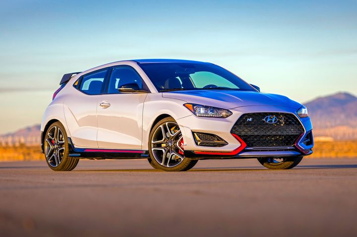 2019-hyundai-veloster-n-posing.jpg