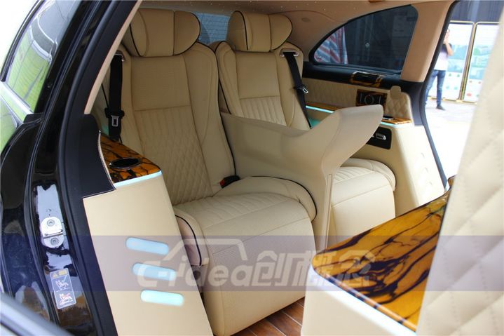 深圳奔驰R320改装后排真皮航空座椅 加装隔断吧台