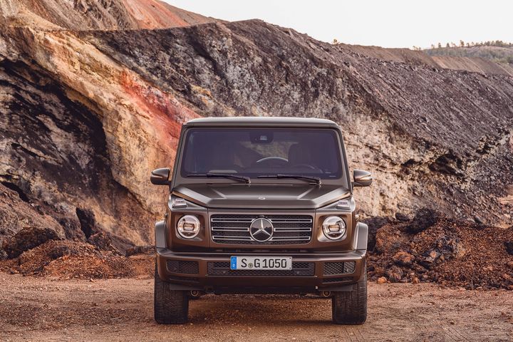 2019-mercedes-benz-g-class-front-01-1.jpg