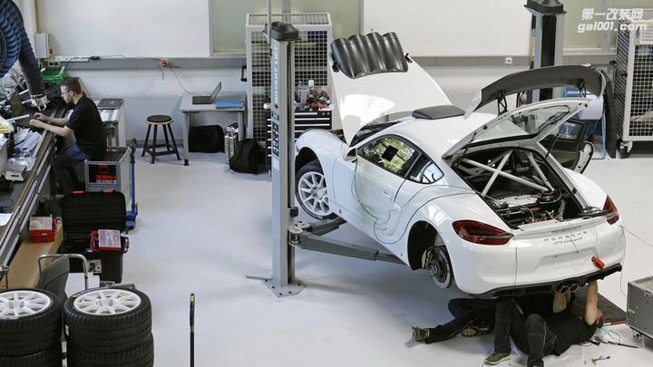 2018-Porsche-718-Cayman-GT4-Clubsport-rally-concept-4.jpg