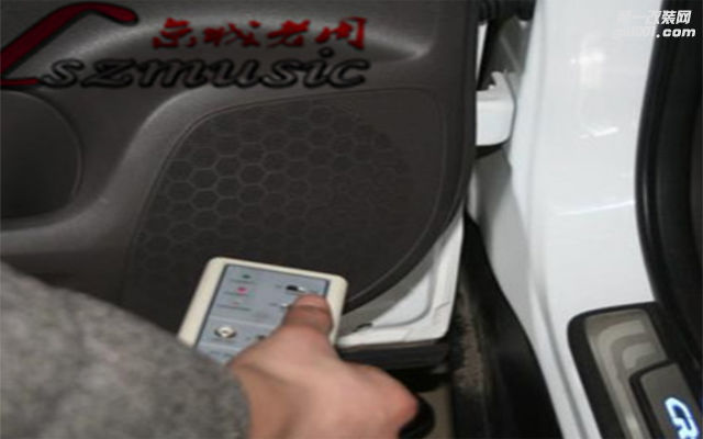 本田CRV汽车音响改装 京城老周动人的音乐在车内回响！