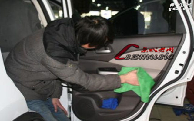 本田CRV汽车音响改装 京城老周动人的音乐在车内回响！