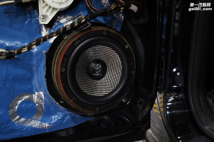 重庆渝大昌奔驰GL350汽车音响改装德国零点来福低音备胎倒模