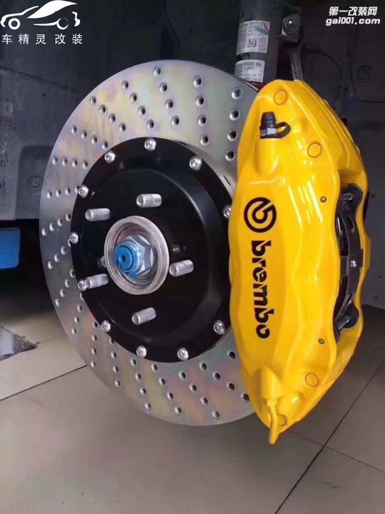 思域刹车升级意大利Brembo F50大四活塞，黄色鲍鱼好耀眼