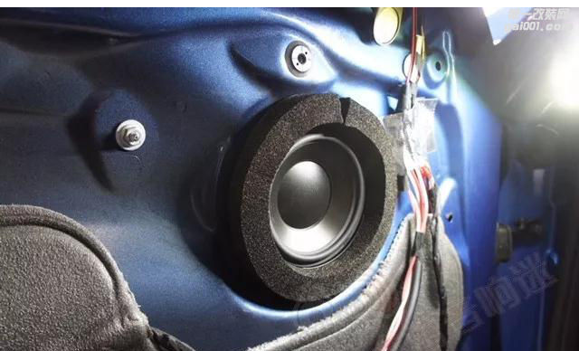 10，改装技师还特意为声场喇叭添加了丽音圈以提升汽车音响的效果.jpg.jpg