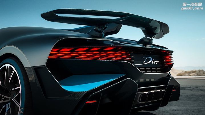 bugatti-divo-rear-detail.jpg
