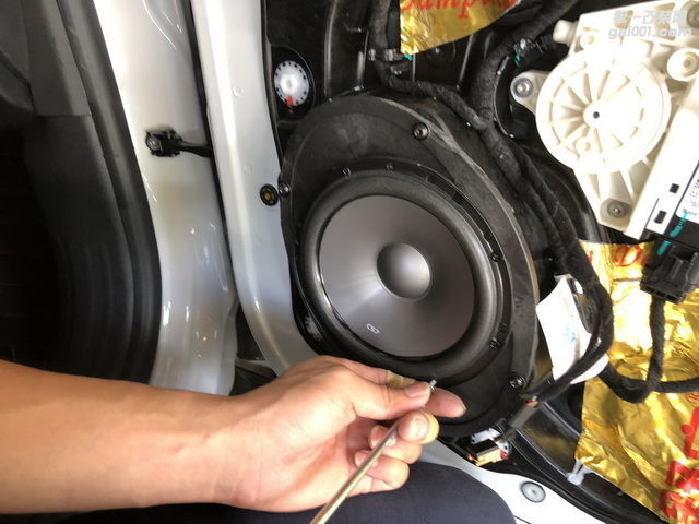 俘获你心 柳州金手指JEEP自由侠汽车音响改装JBL CS760C套装