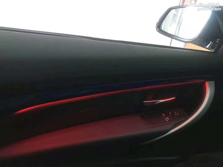 宝马4系改装氛围灯 M方向盘 全液晶仪表