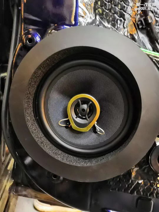 23，改装技师还特意为声场喇叭添加了丽音圈以提升汽车音响的效果.jpg.jpg