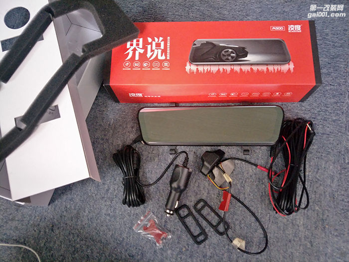 宝马1系加装凌度A900流媒体行车记录仪