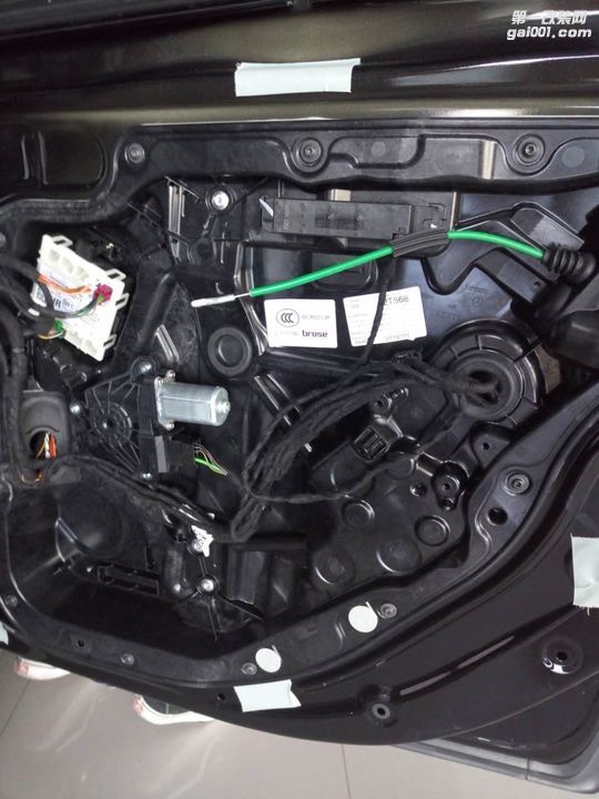 奔驰E200改装电吸门香氛负离子实现高配置功能19款