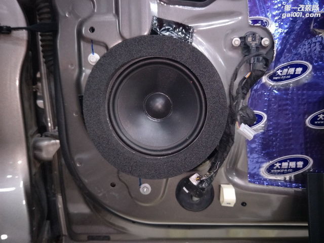 8，改装技师还特意为声场喇叭添加了丽音圈以提升汽车音响的效果.jpg.jpg