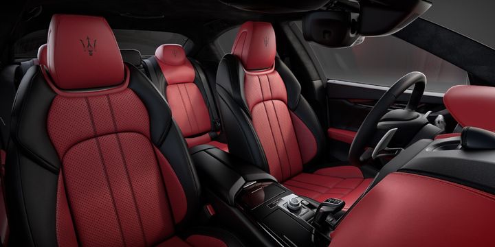 2018-Maserati-Ghibli-Ribelle-interior.jpg