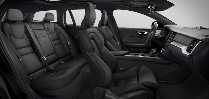2019-Volvo-V60-R-Design-interior.jpg