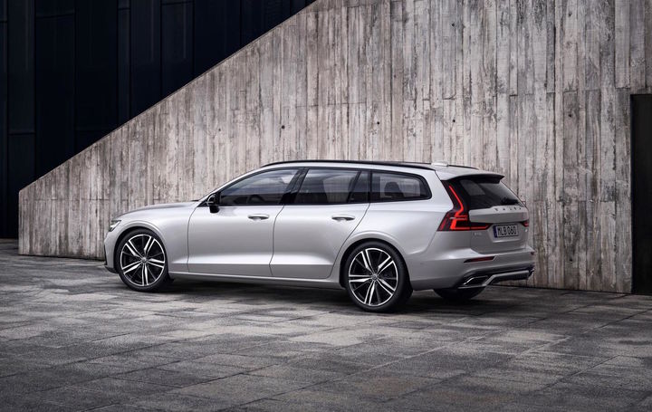 2019-Volvo-V60-R-Design-rear.jpg