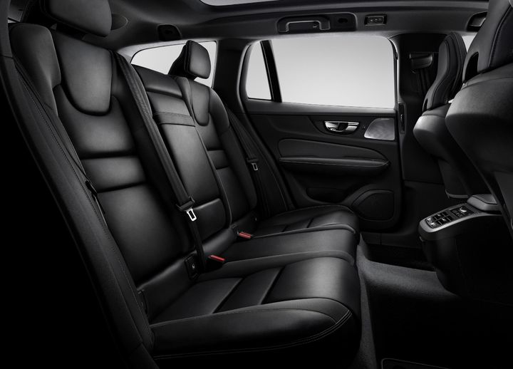 2019-Volvo-V60-R-Design-rear-seats.jpg