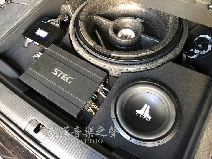 奥迪Q7汽车音响改装升级 武汉音乐之声汽车音响改装