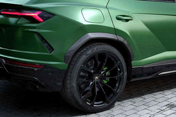 Military-Green-Lamborghini-Urus-5.jpg