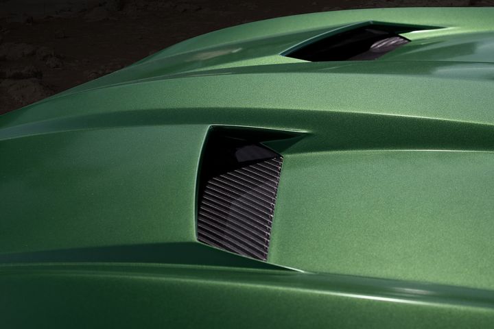 Military-Green-Lamborghini-Urus-11.jpg