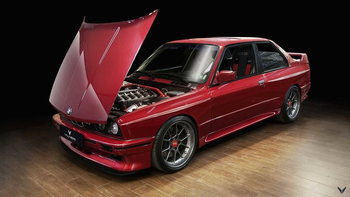 Vilner-1990-BMW-E30-M3-bonnet.jpg