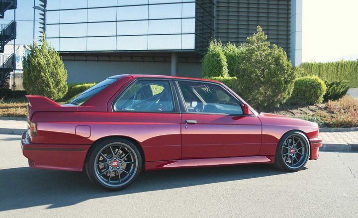 Vilner-1990-BMW-E30-M3-rear.jpg