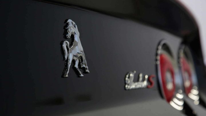 基于第七代雪佛兰科尔维特改装的Equus Throwback限量发售25台