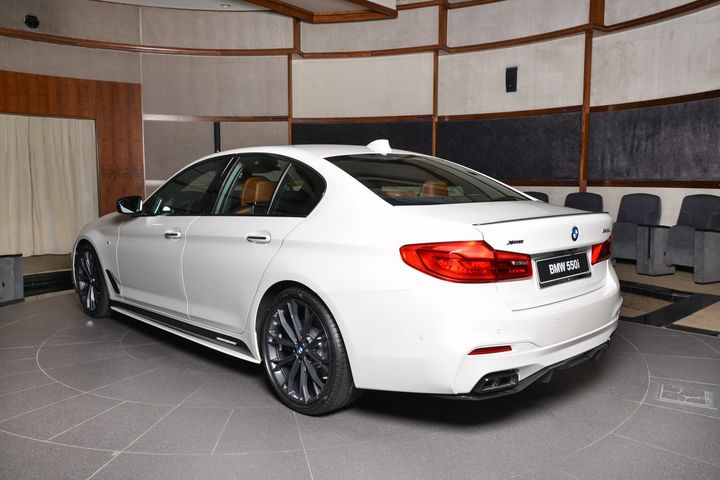 white-bmw-m550i-xdrive-with-m-performance-body-kit-is-a-stormtrooper_13.jpg