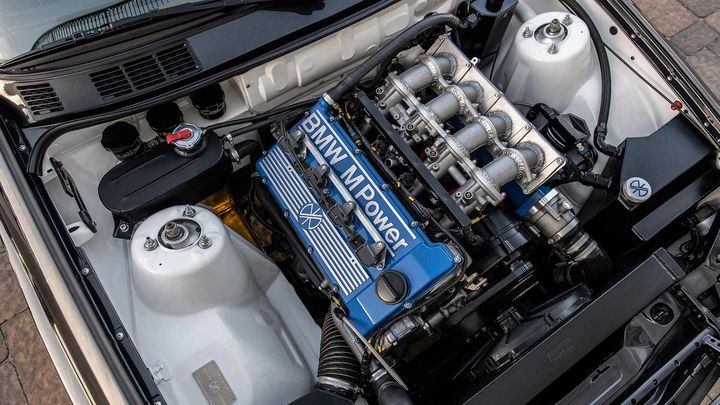 Redux-BMW-E30-M3-engine.jpg