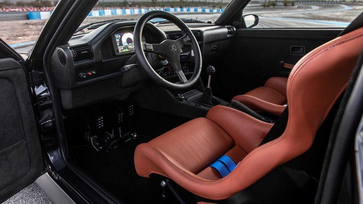 Redux-BMW-E30-M3-interior.jpg