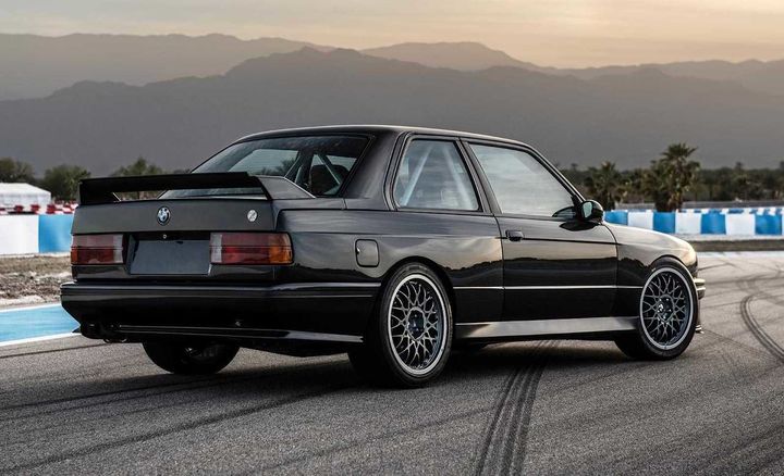 Redux-BMW-E30-M3-rear.jpg
