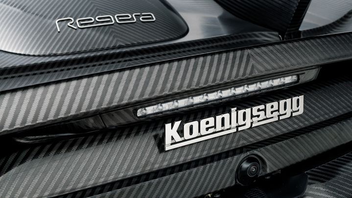 科尼赛克推出有史以来第一款裸碳纤维制成的Regera汽车