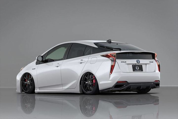 toyota-prius-gets-lexus-grille-in-japanese-tuning-by-aimgain_2.jpg