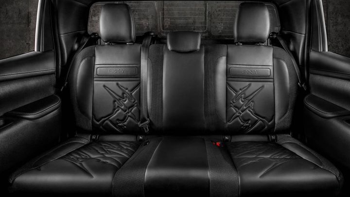 mercedes-x-class-gets-pickup-design-body-kit-and-carlex-luxury-interior_8.jpg