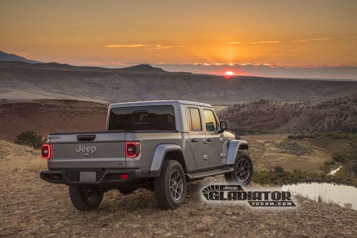2020-jeep-gladiator-rendered-as-6x6-conversion_4.jpg