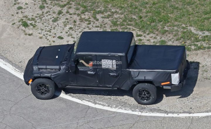2020-jeep-gladiator-rendered-as-6x6-conversion_29.jpg