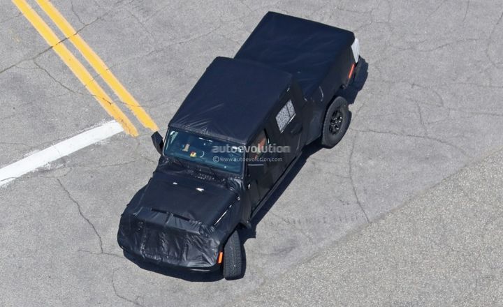 2020-jeep-gladiator-rendered-as-6x6-conversion_35.jpg