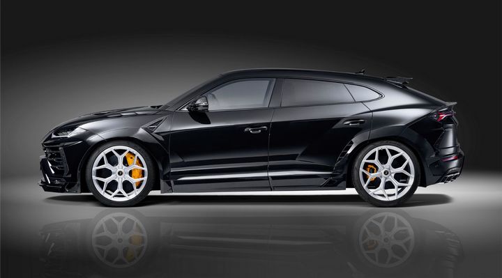 Black-Lamborghini-Urus-Side-view.jpg