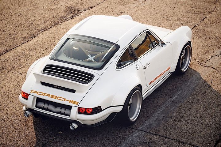 singers-redesigned-500-hp-1990-porsche-911-to-show-at-pebble-beach_2.jpg