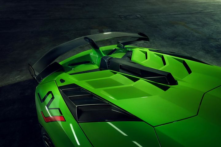 Novitec-Aventador-SVJ-Engine-Cover.jpg