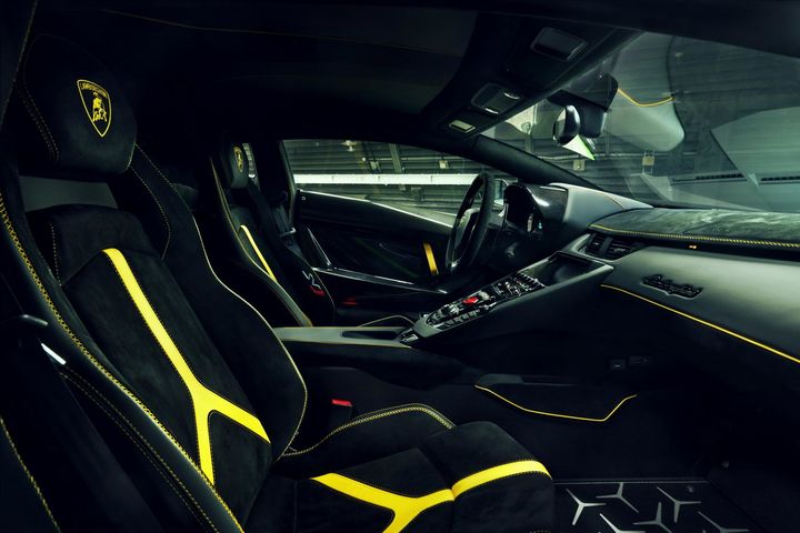 Novitec-Aventador-SVJ-Interior.jpg