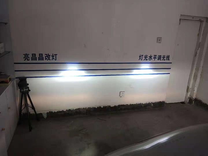 郑州亮晶晶改灯别克GL8车灯不亮改装LED矩阵式双光透镜